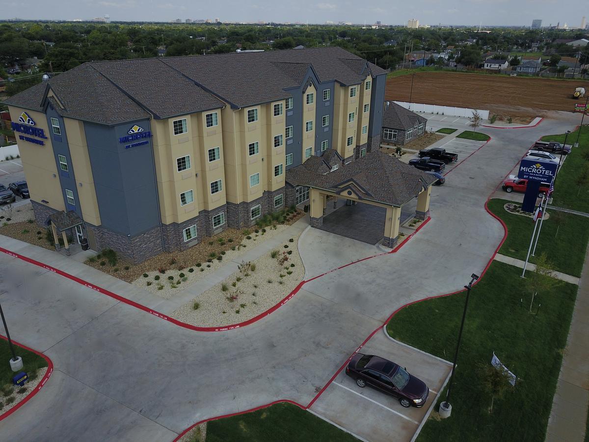 Microtel Inn & Suites By Wyndham Lubbock Esterno foto