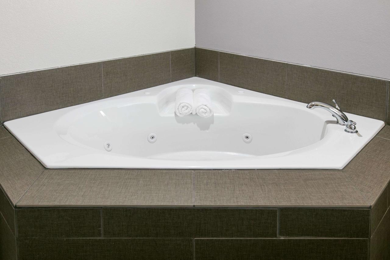 Microtel Inn & Suites By Wyndham Lubbock Esterno foto