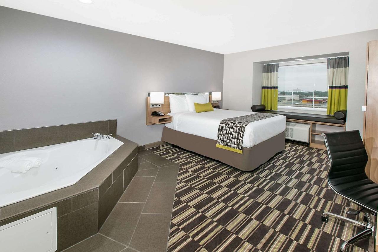 Microtel Inn & Suites By Wyndham Lubbock Esterno foto